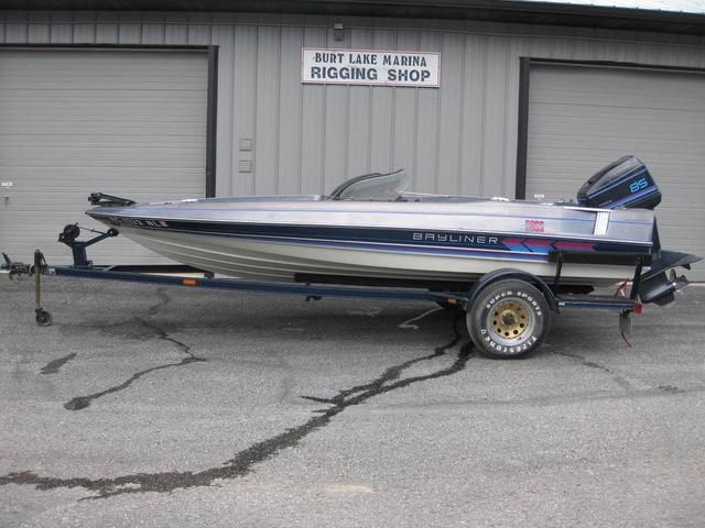 1987 Bayliner Bass Striker