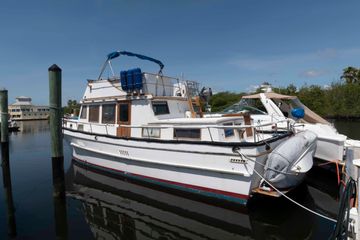 1982 Marine Trader Double Cabin