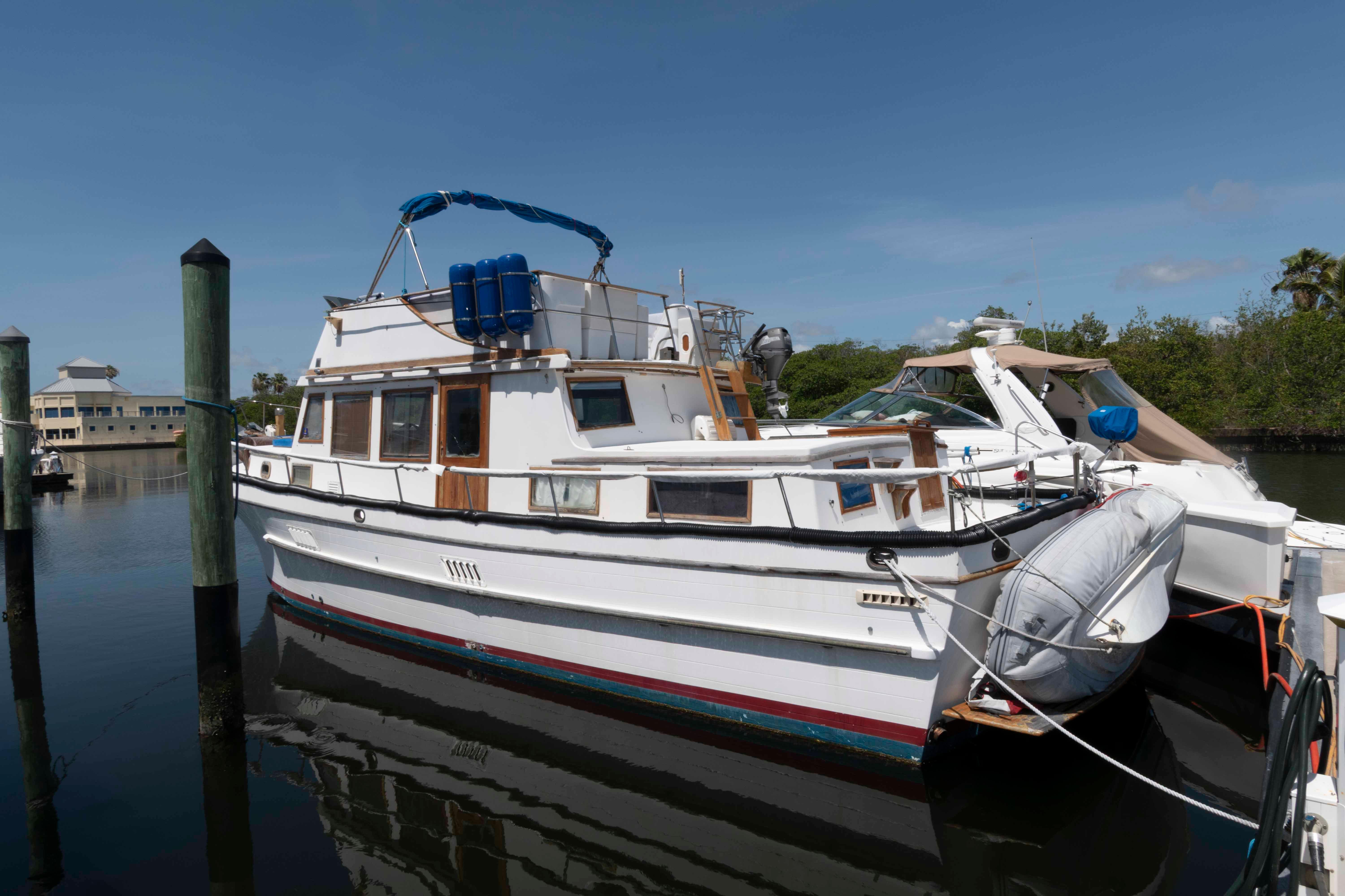 1982 Marine Trader Double Cabin