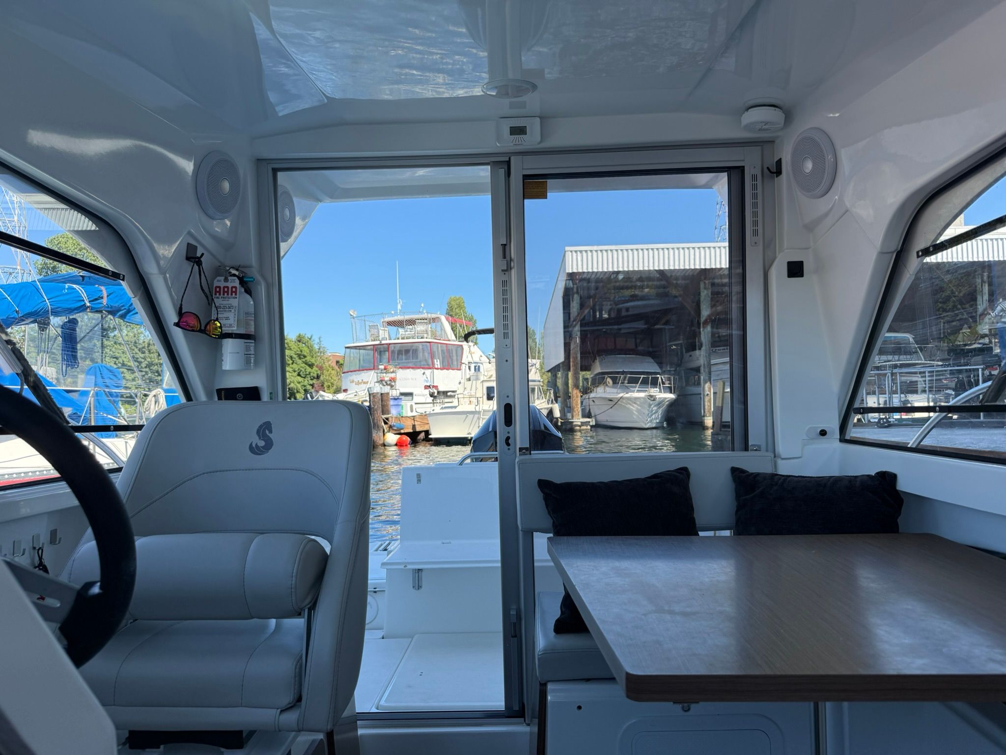2023 Beneteau Antares 7