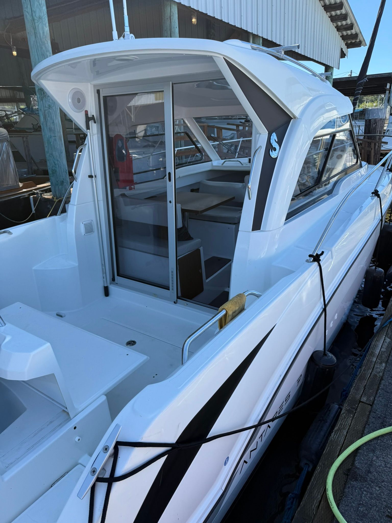 2023 Beneteau Antares 7