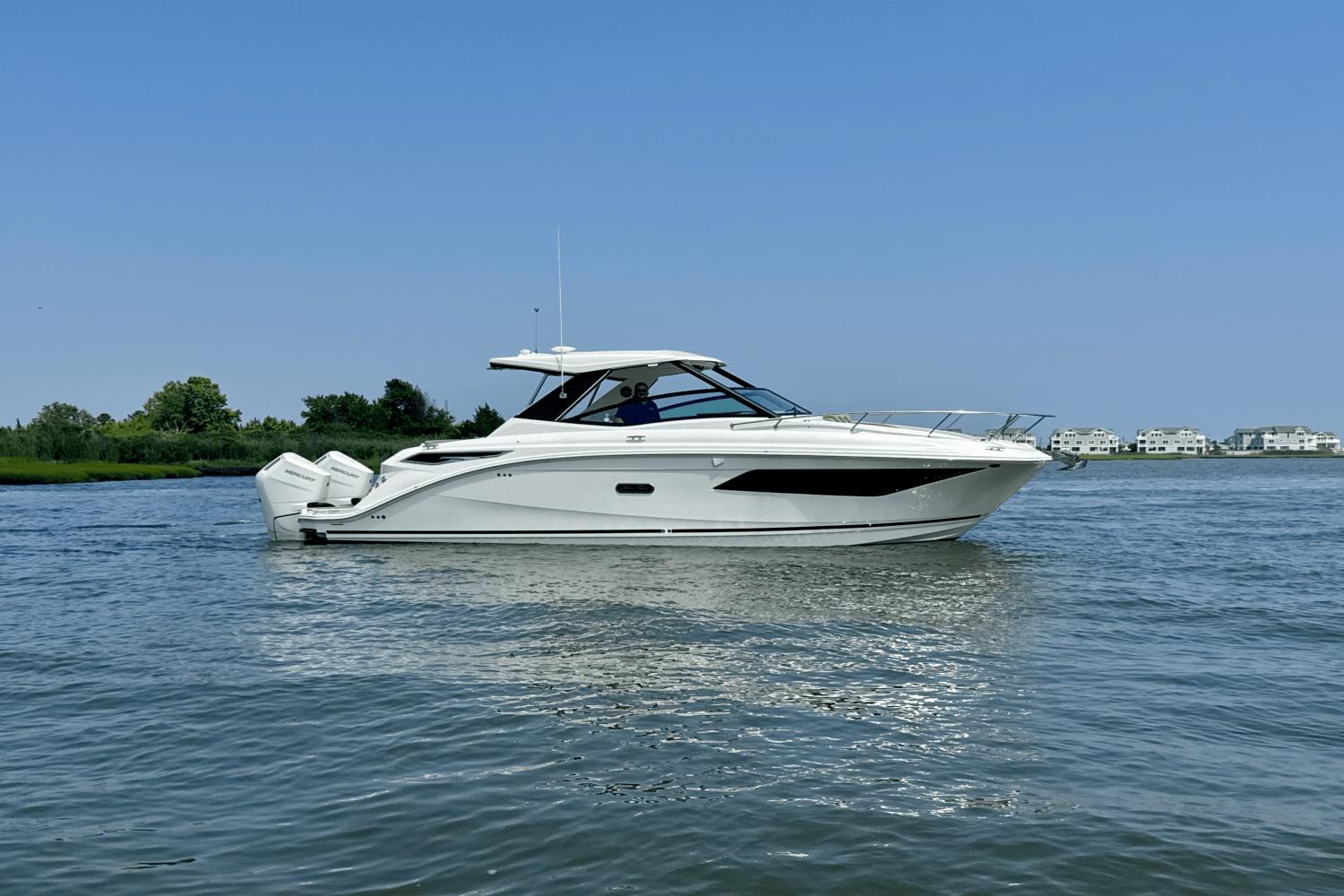 2025 Sea Ray Sundancer 320 Outboard