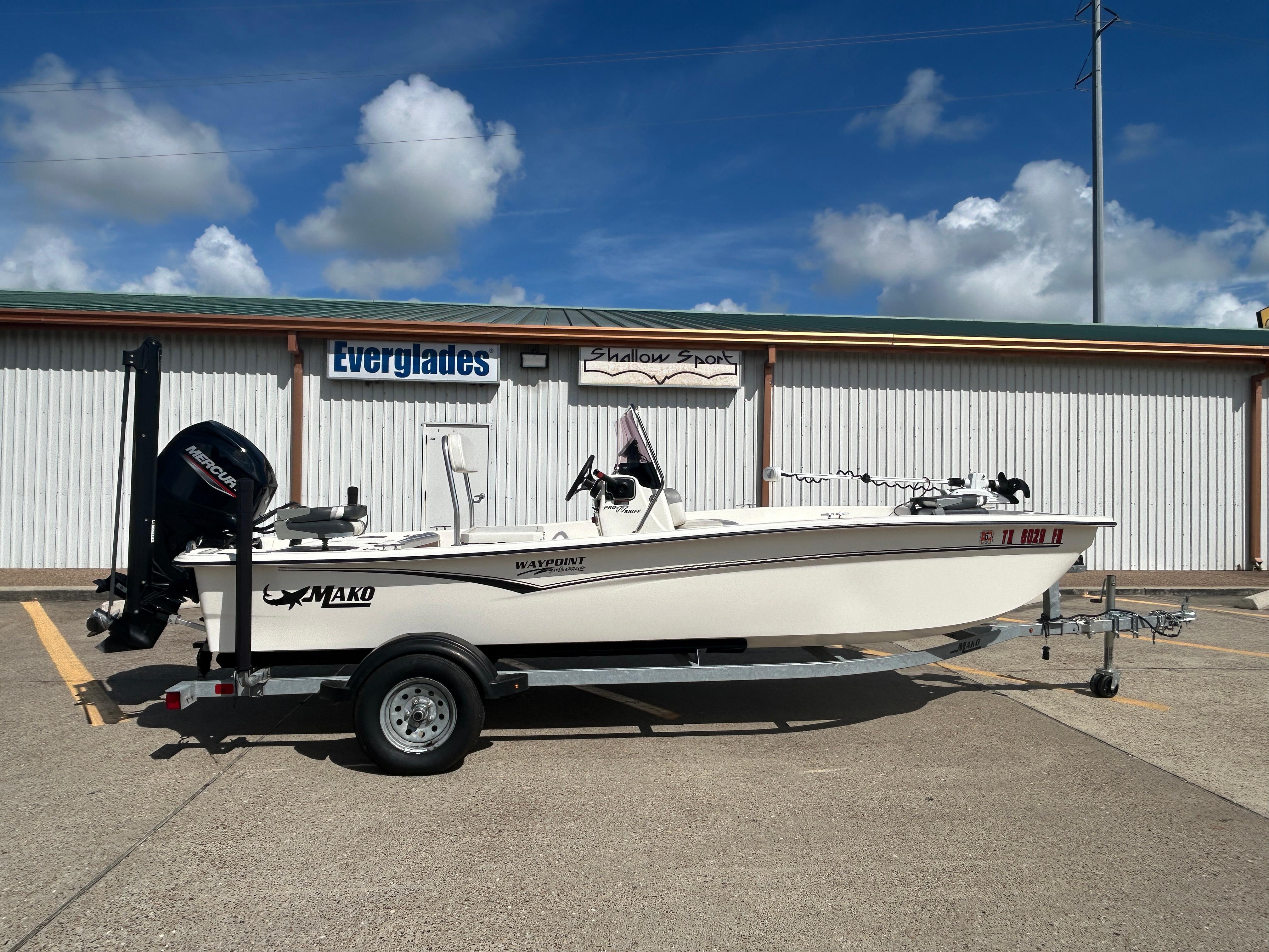Mako Pro Skiff 17 CC 2020 Mako Pro Skiff 17 CC boat on trailer, parked outside a building.