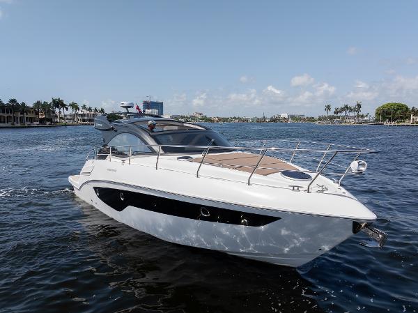 Schaefer 400 Sport 2023 Schaefer 400 Sport yacht cruising on a sunny day.