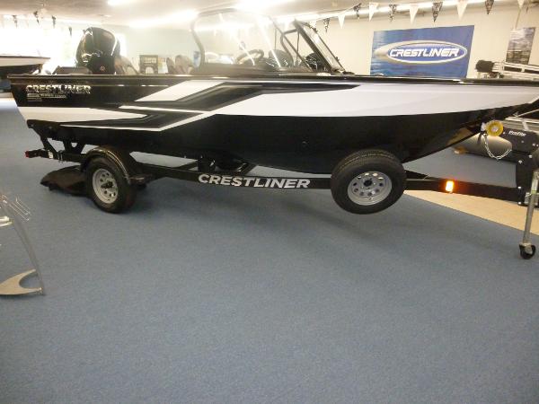 Crestliner 1850 Super Hawk 2024 Crestliner 1850 Super Hawk boat on display in showroom.