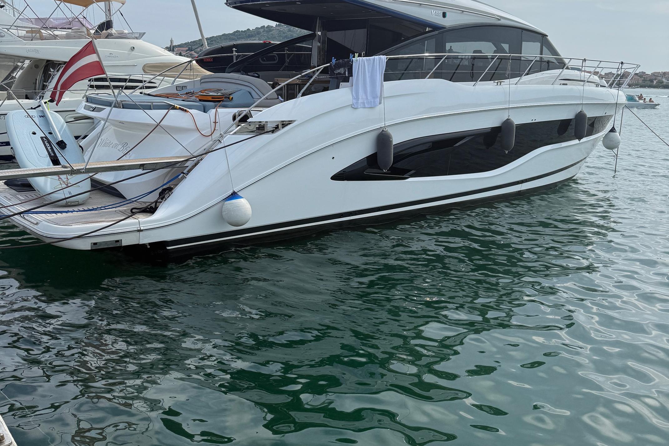 2022 Princess V55