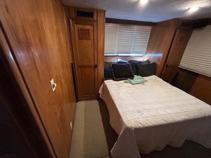 Gibson 5900 Cozy bedroom with wood paneling in a 1995 Gibson 5500 SERIES boat.