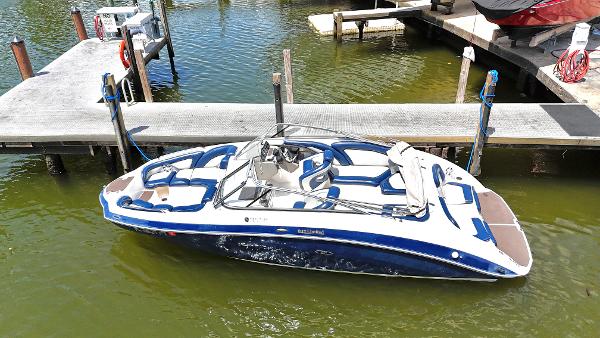2011 Yamaha Boats 242 Limited