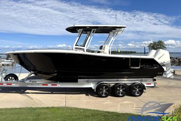 2025 Robalo R270 Center Console