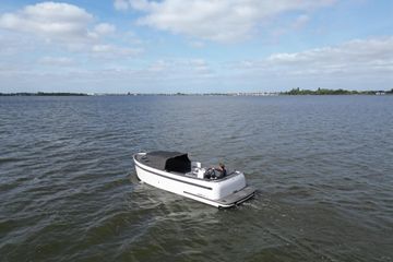 2022 Seafury 725
