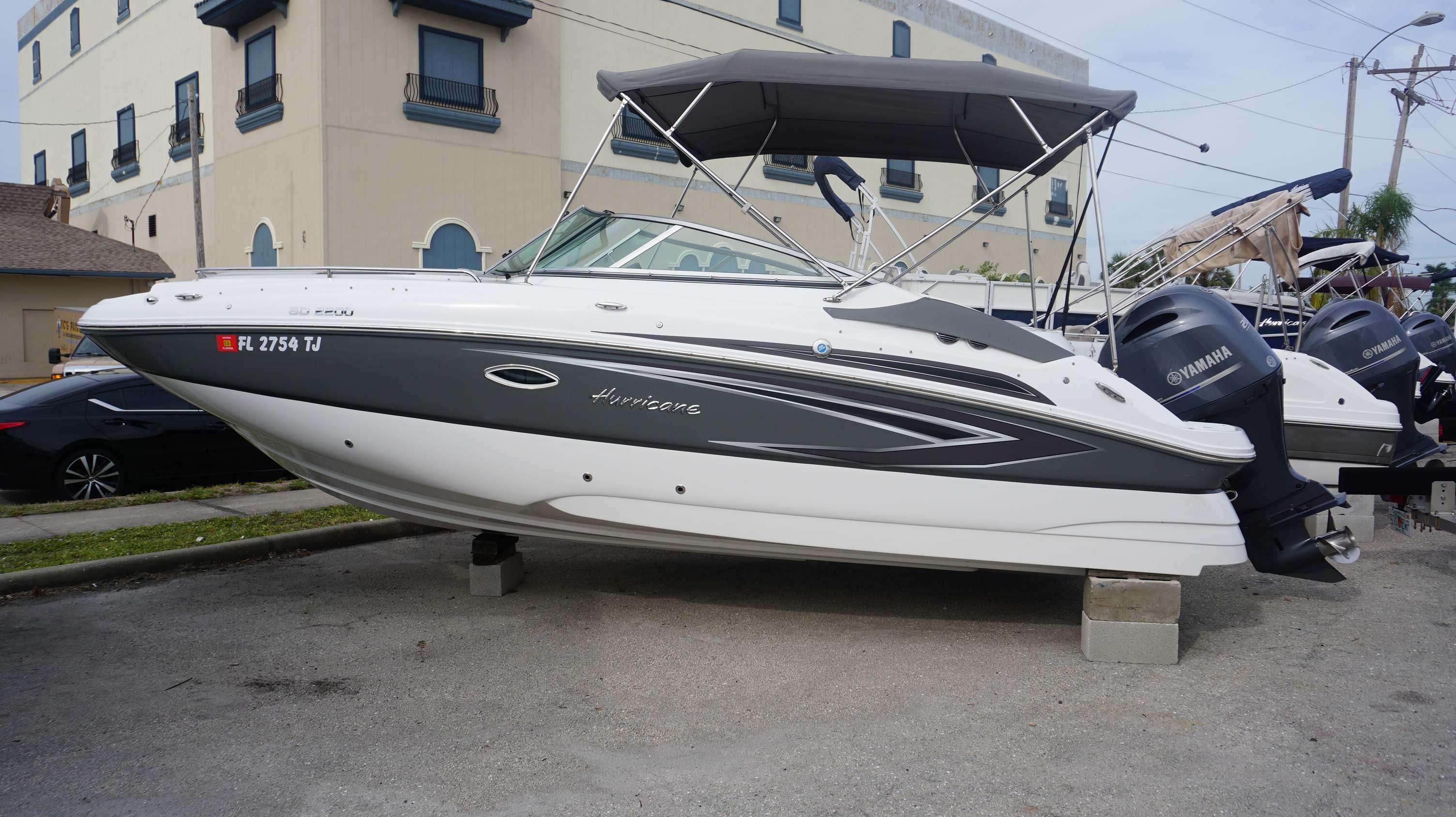 2022 Hurricane 2200 DC deck boat #boatreview 