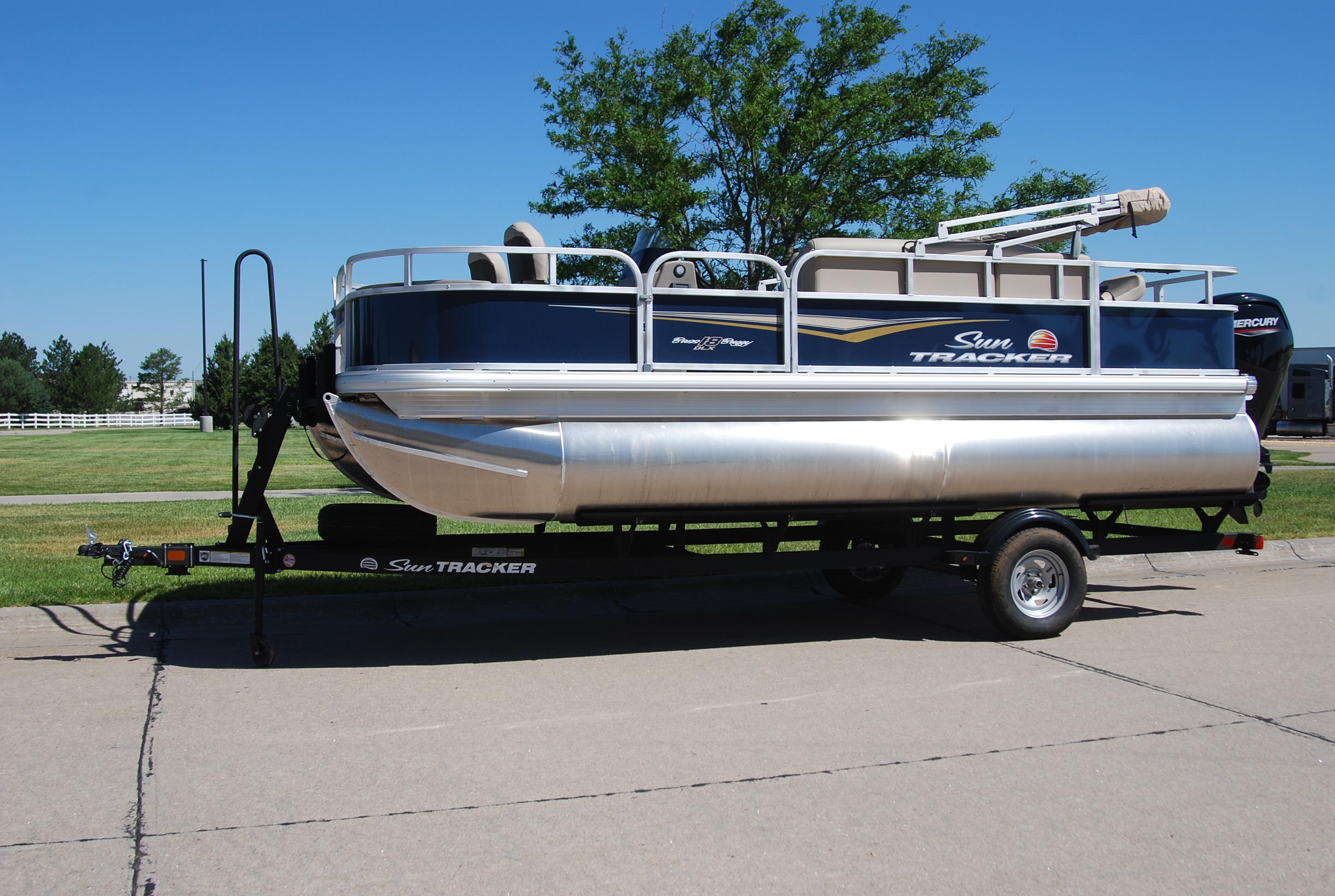 2025 Sun Tracker Bass Buggy 18 DLX