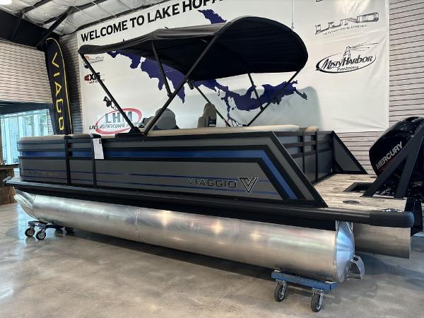 Viaggio Lago Z20U 2024 Viaggio Lago Z20U pontoon boat displayed in a showroom.
