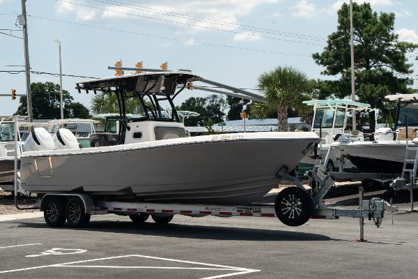 2022 Sea Born LX26 Center Console