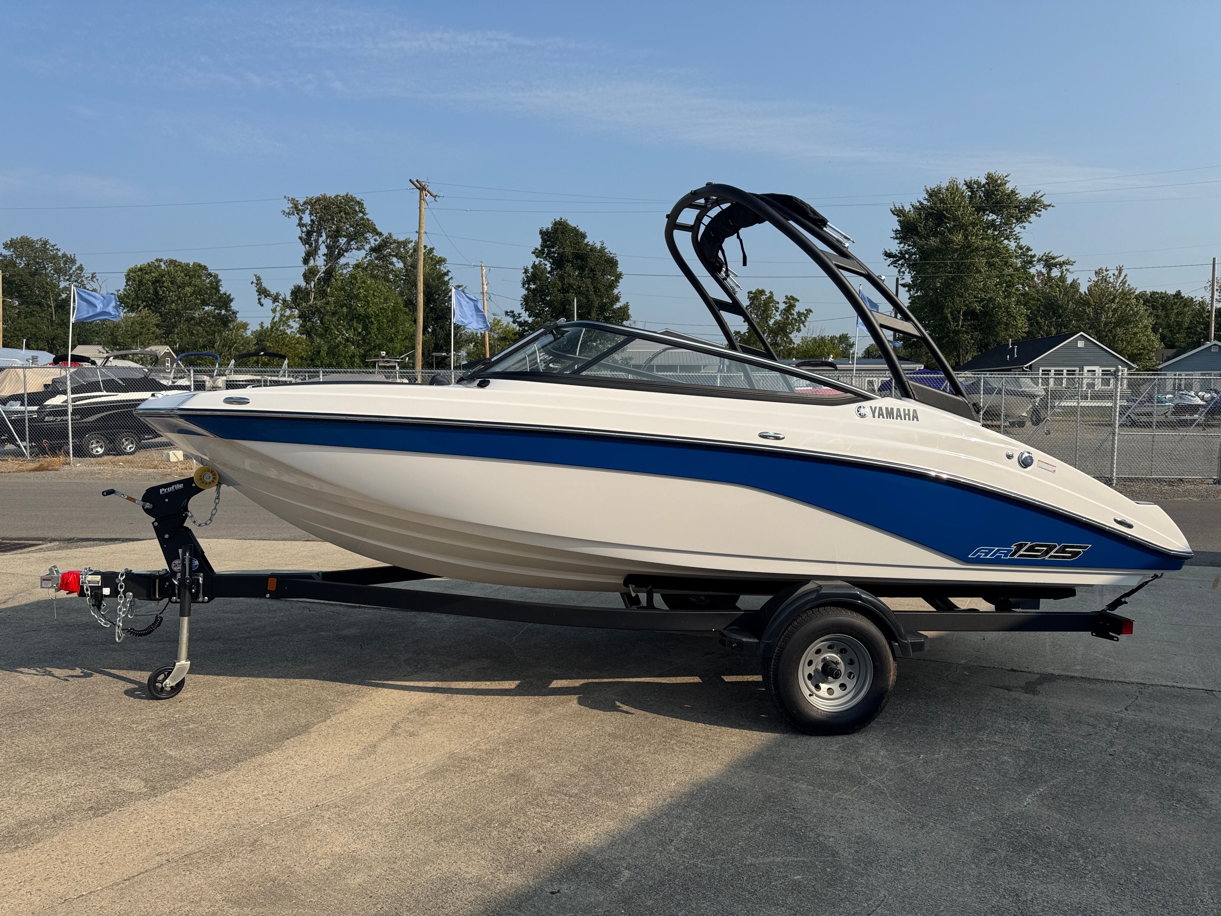 2026 Yamaha Boats AR195