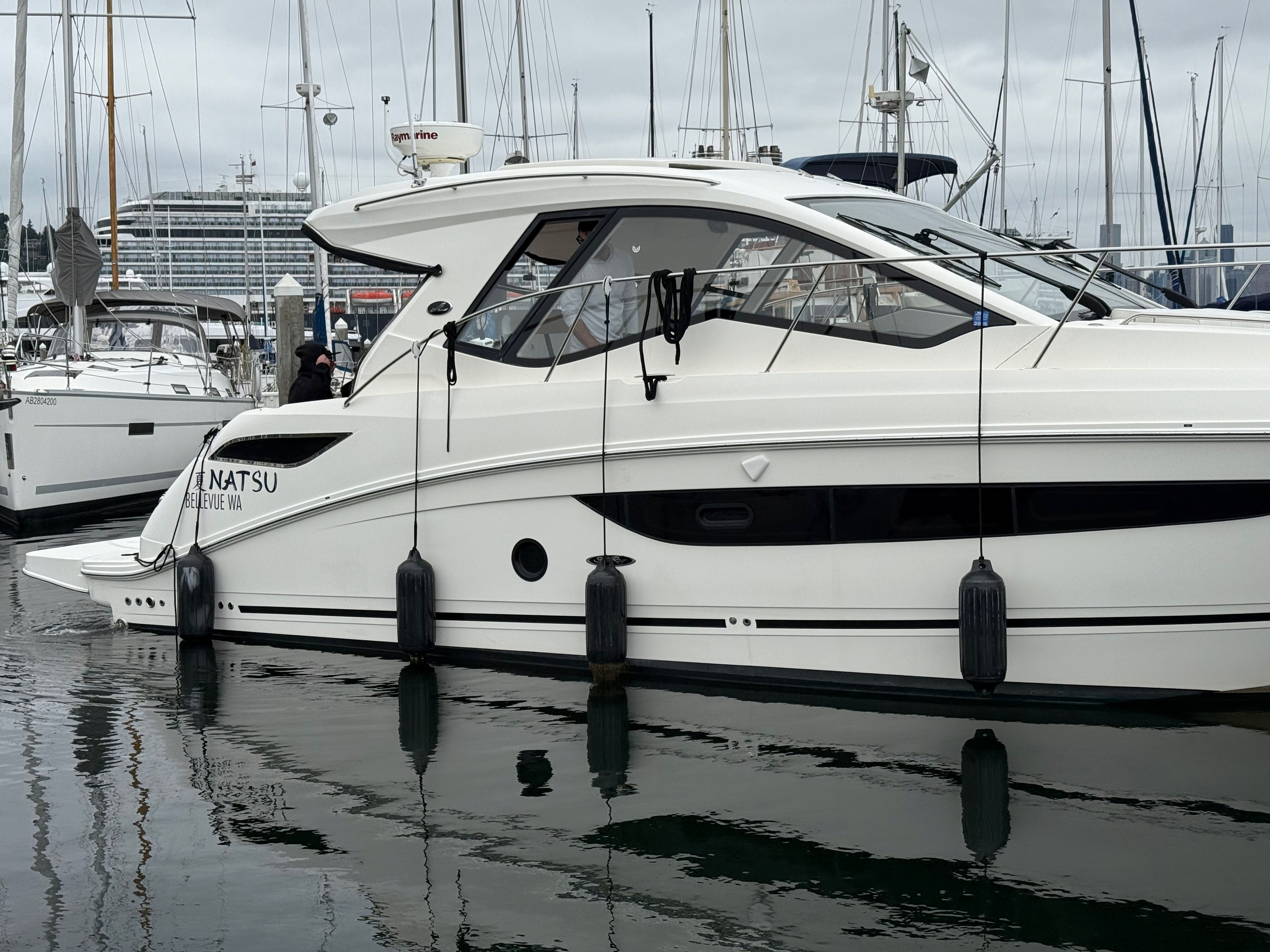 2017 Sea Ray Sundancer 350 Coupe