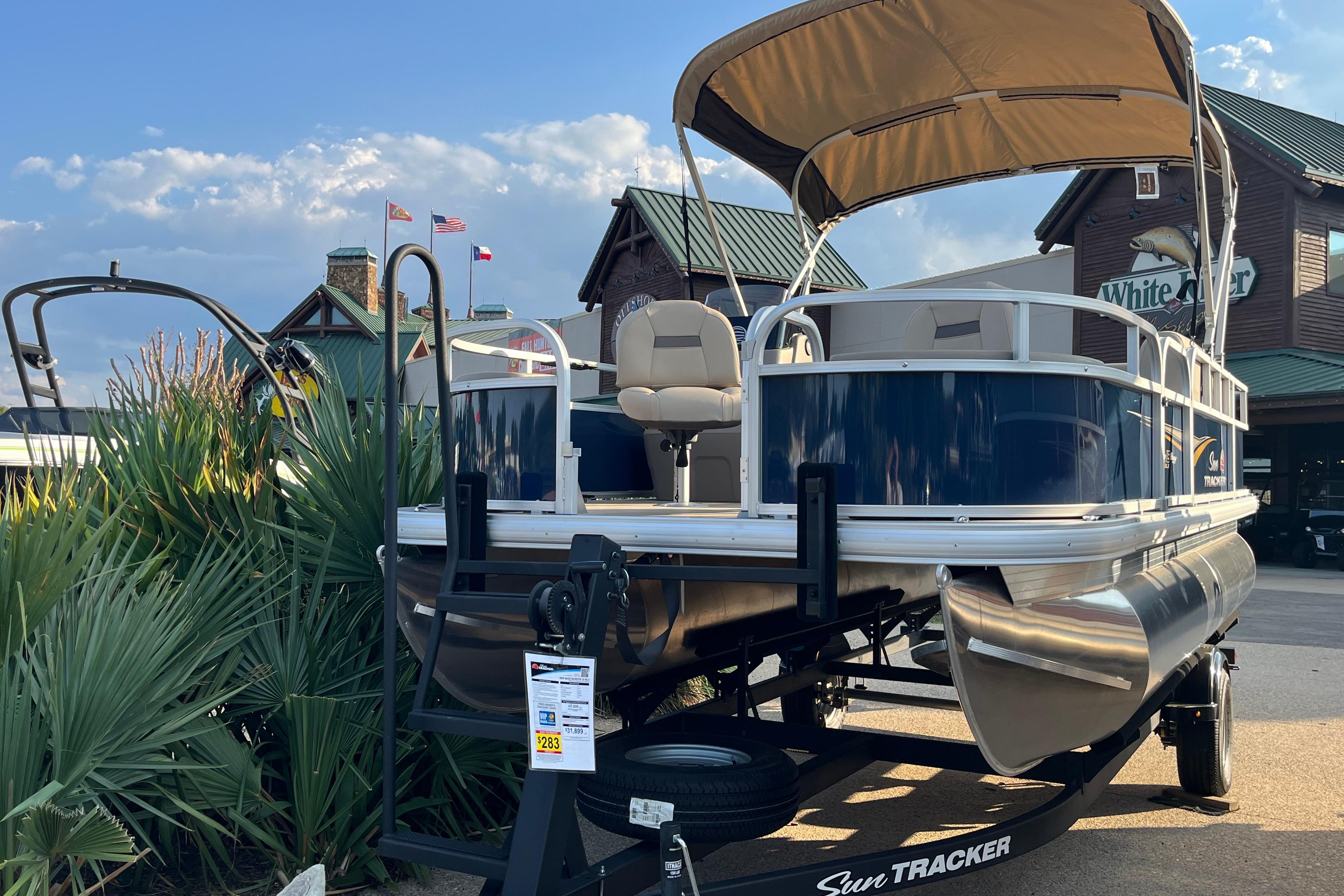 2025 Sun Tracker Bass Buggy 18 DLX