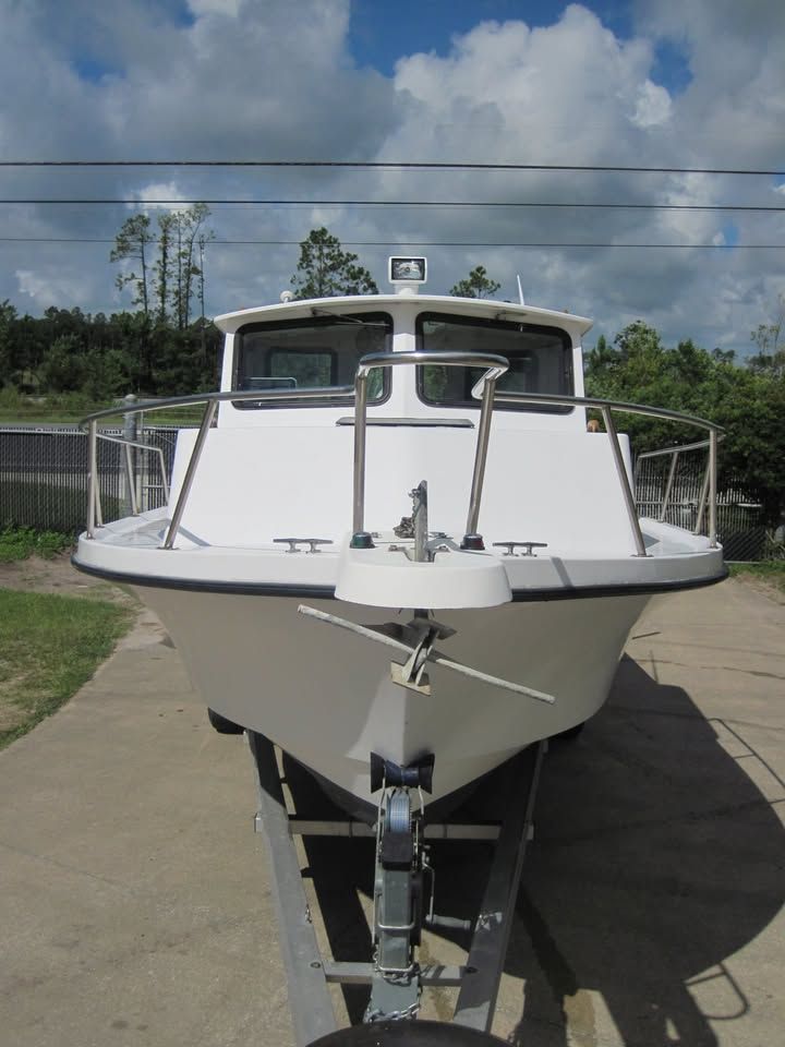 1990 Parker 2520 Modified Vee Sport Cabin