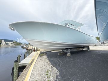 2026 Sportsman Open 322 Center Console