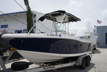 2013 Robalo R200 Center Console