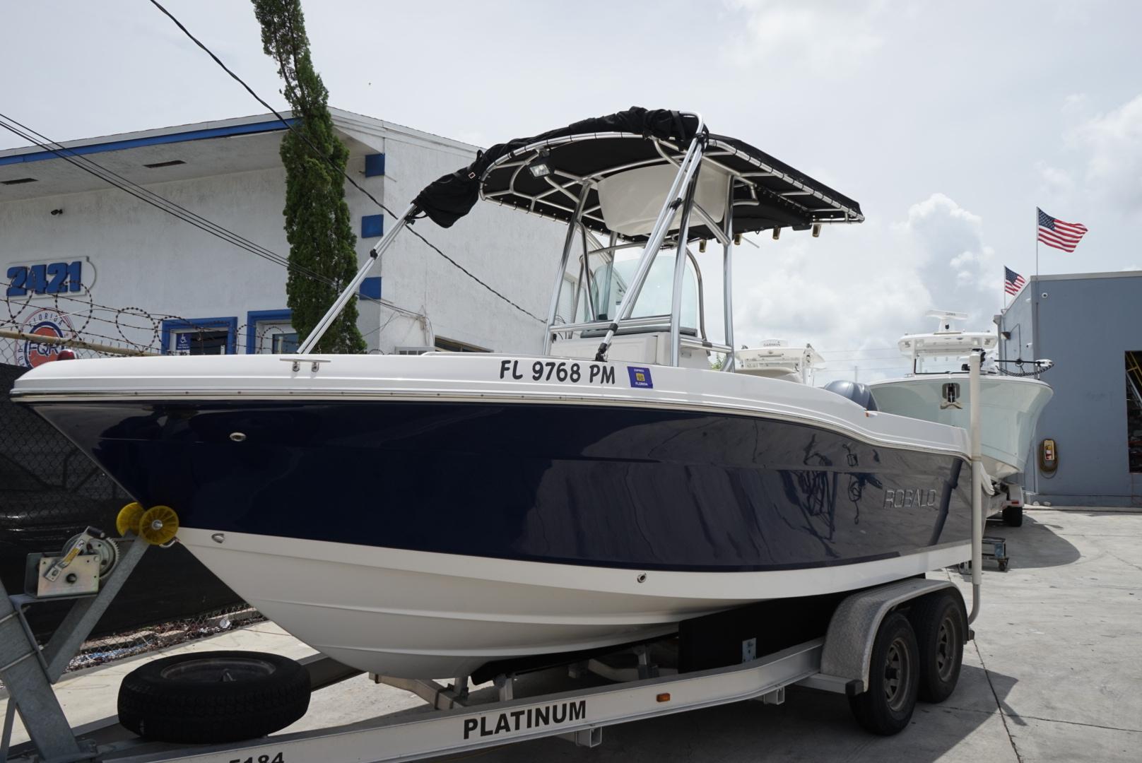 2013 Robalo R200 Center Console