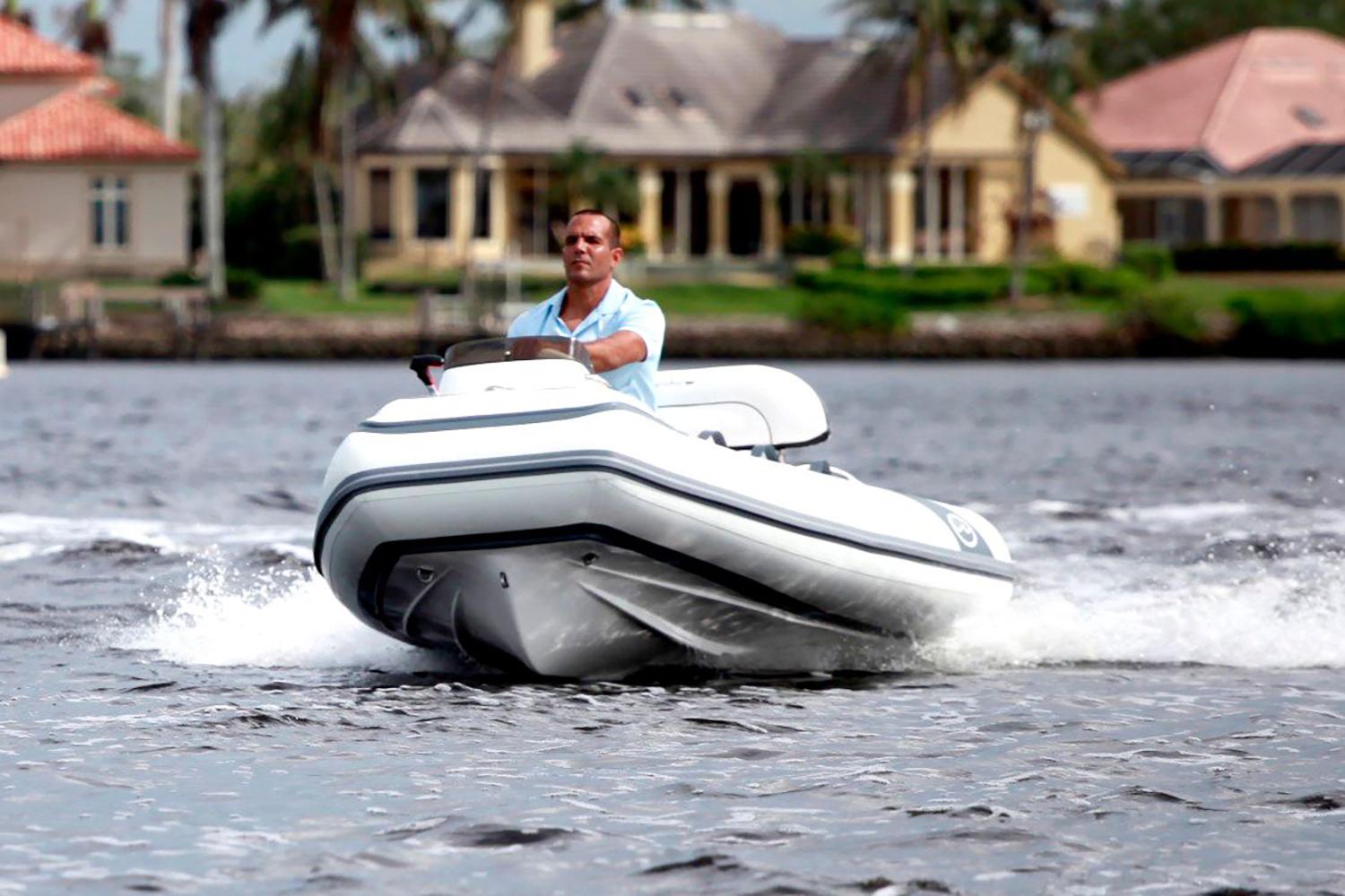 Walker Bay Boat image
