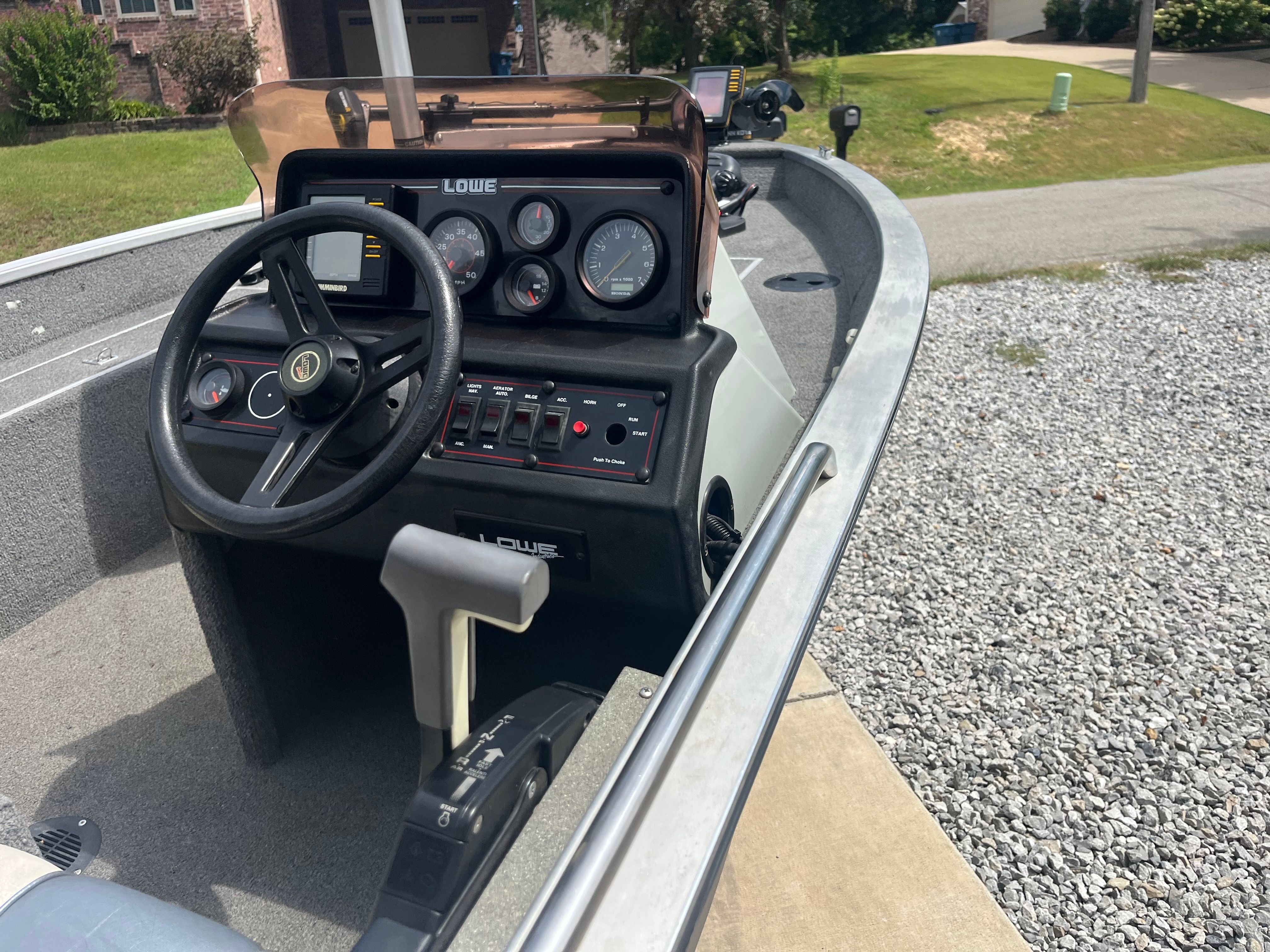 1990 Lowe 1600