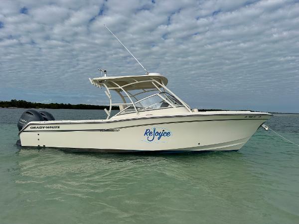 Grady-White Freedom 275 2018 Grady-White Freedom 275 boat on calm water under cloudy sky.
