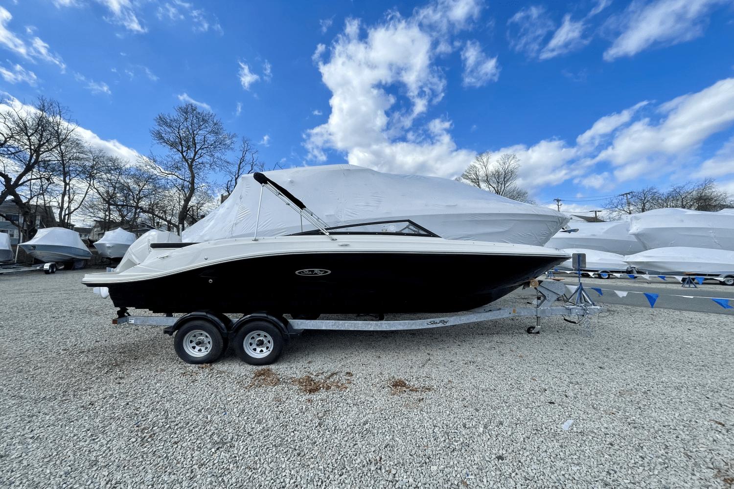 2025 Sea Ray SPX 230 Outboard