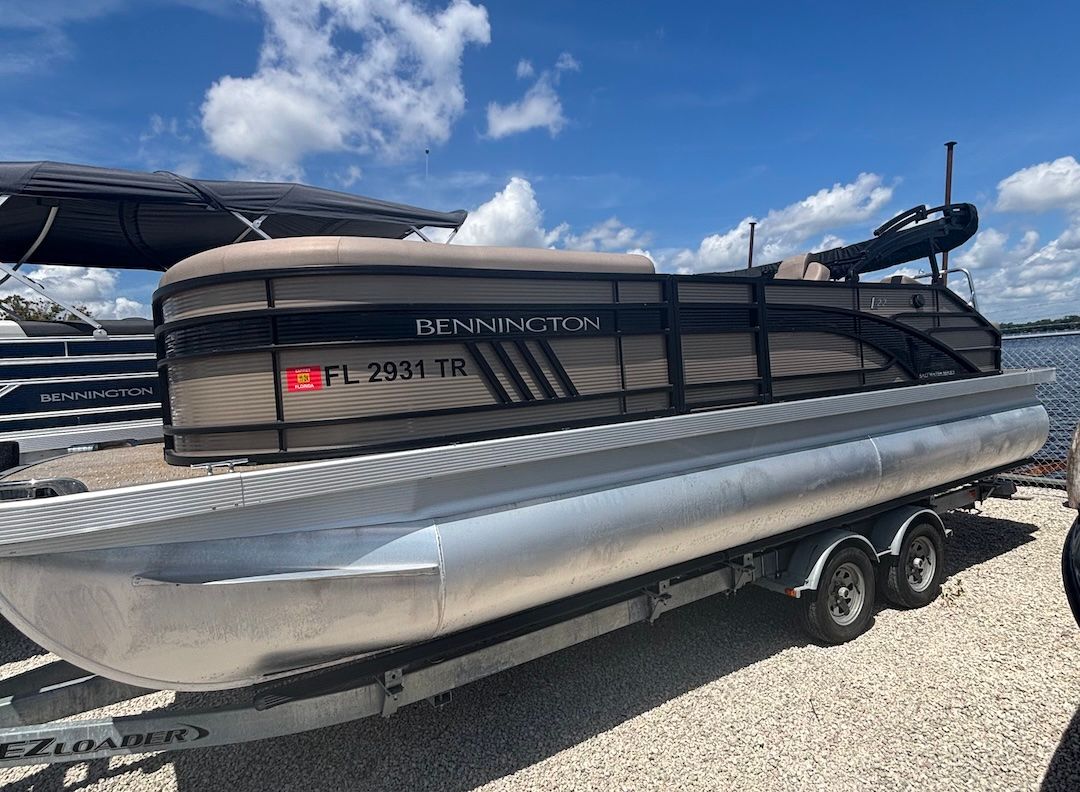 2023 Bennington 22 LSB