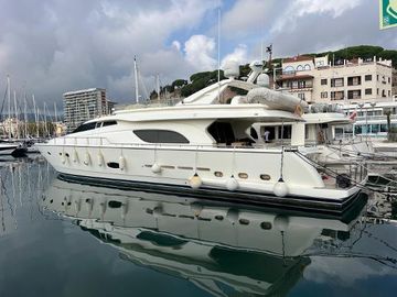 2002 Ferretti Yachts 810