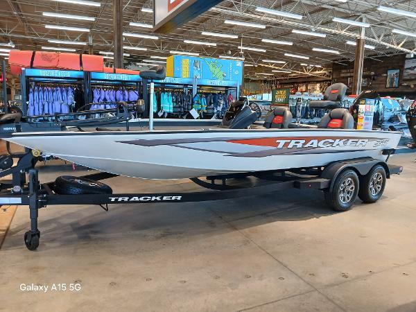 2025 Tracker Savage 215