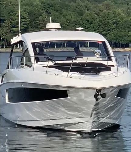 2018 Cruisers 390 Express Coupe
