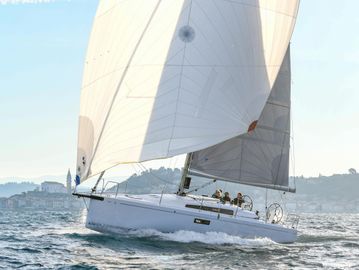 2025 Beneteau First 36