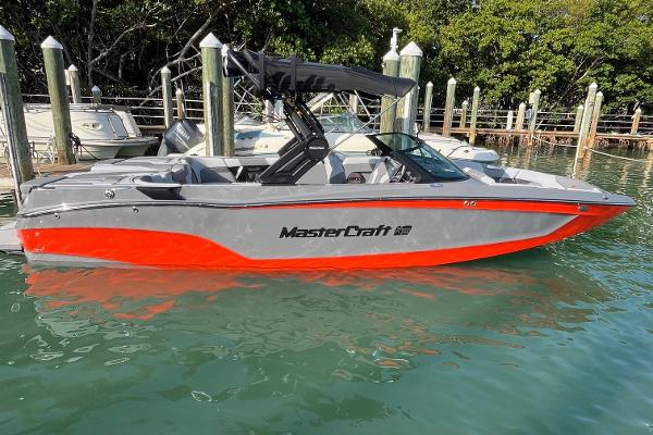 2025 MasterCraft XT24