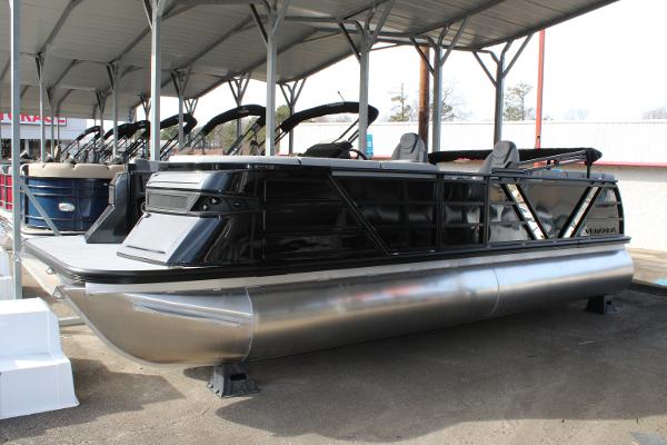 Veranda VX22RC 2024 Veranda VX22RC pontoon boat in a showroom.