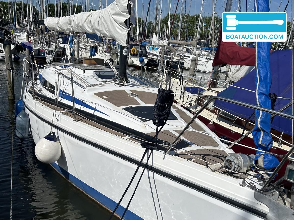 1983 Bavaria 890