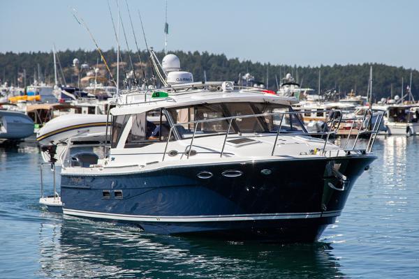 2025 Cutwater C-32 C