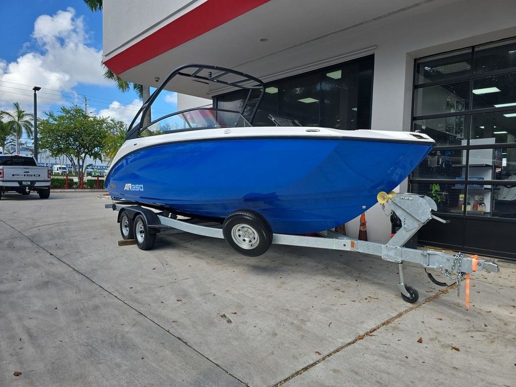 2025 Yamaha Boats AR250