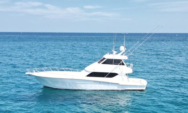 2005 Hatteras 60 Enclosed