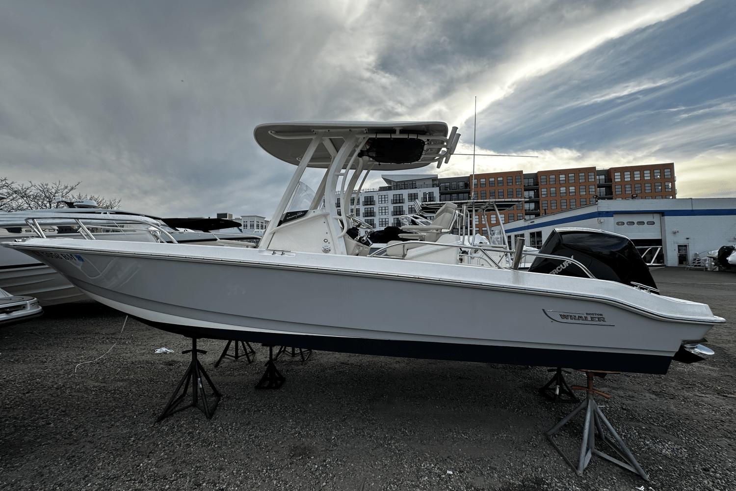 2024 Boston Whaler 220 Dauntless