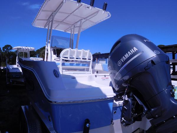 Robalo R200 Center Console 2023 Robalo R200 Center Console boat with Yamaha outboard motor.