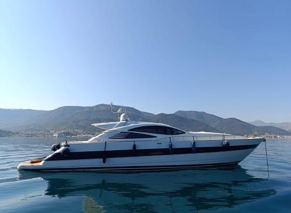 2005 Pershing 76