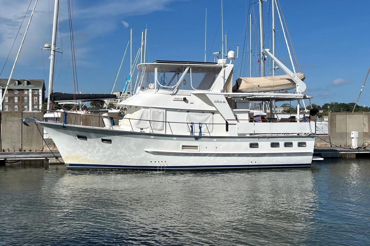 1998 DeFever 44 Sundeck Trawler