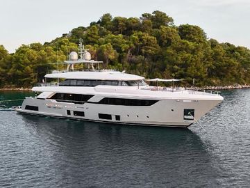 2022 Custom Line Navetta 37