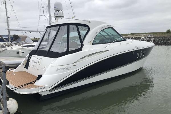 2009 Cruisers Yachts 390