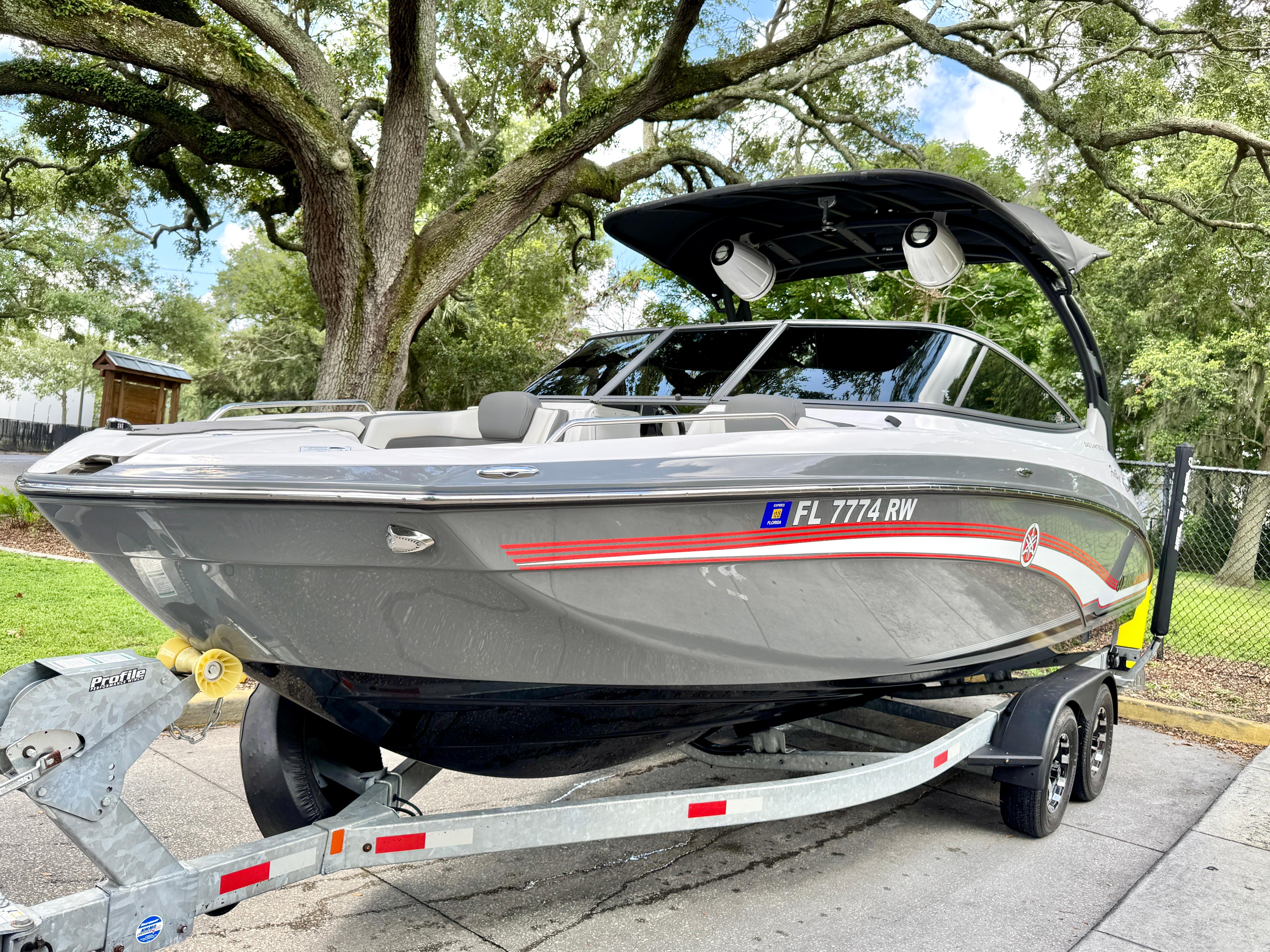 Yamaha Boats 242 Limited S E-Series 2019 Yamaha Boats 242 Limited S E-Series on trailer, parked under trees.