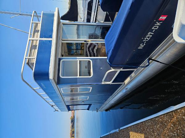 2008 Sun Tracker Party Barge