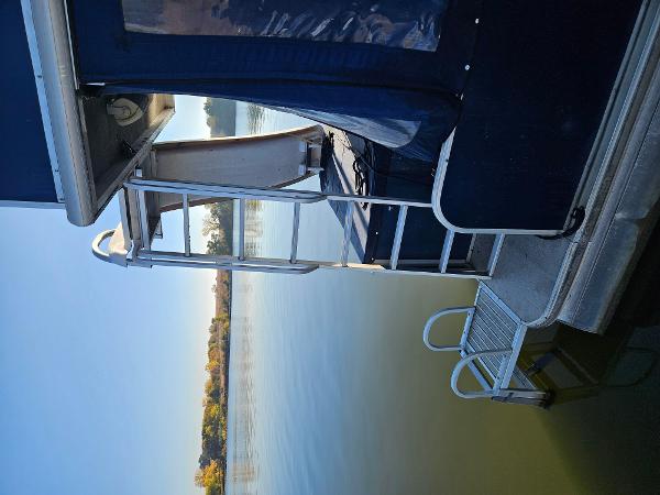 2008 Sun Tracker PARTY BARGE