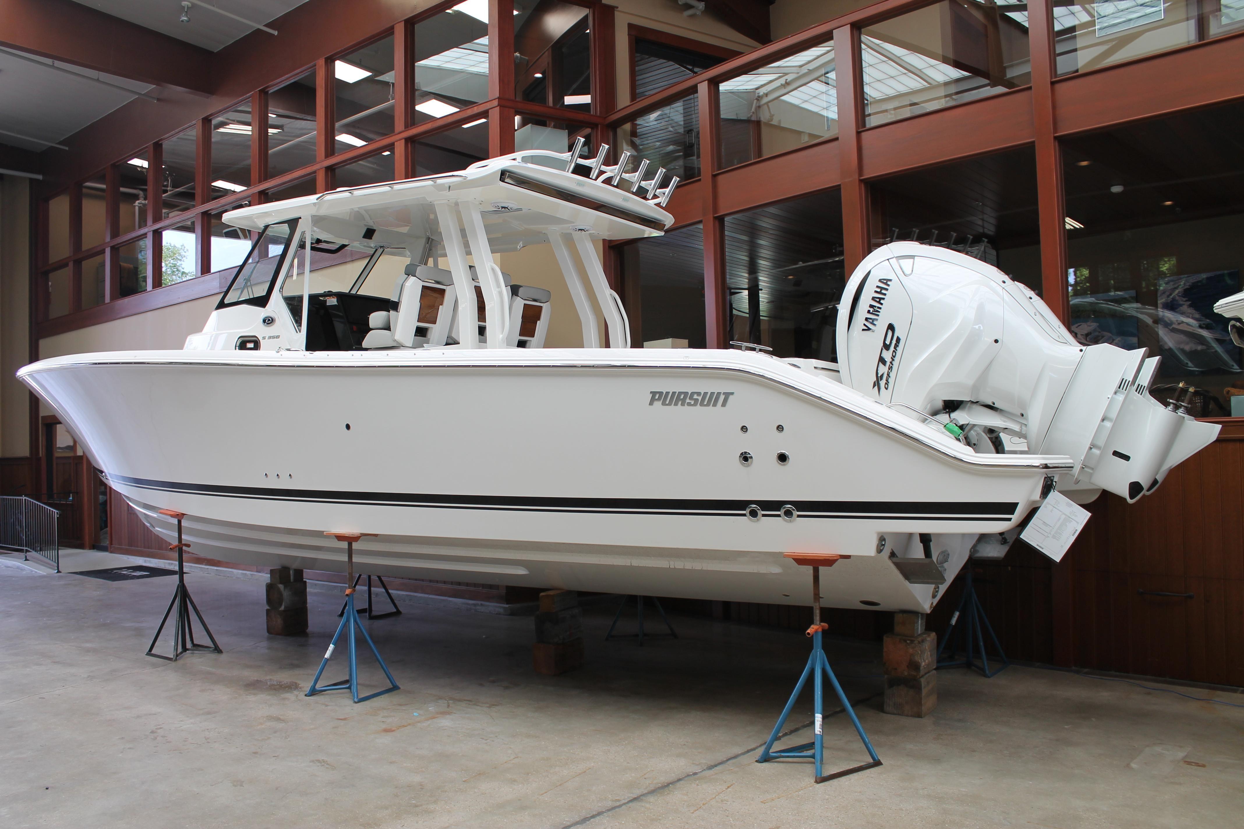 2025 Pursuit S 358